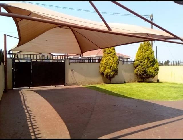 3 BEDROOM HOUSE FOR SALE IN PROTEA GLEN EXT